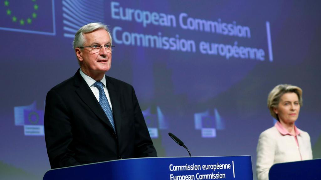 Ursula von der Leyen y Michel Barnier, durante la rueda de prensa de este jueves
