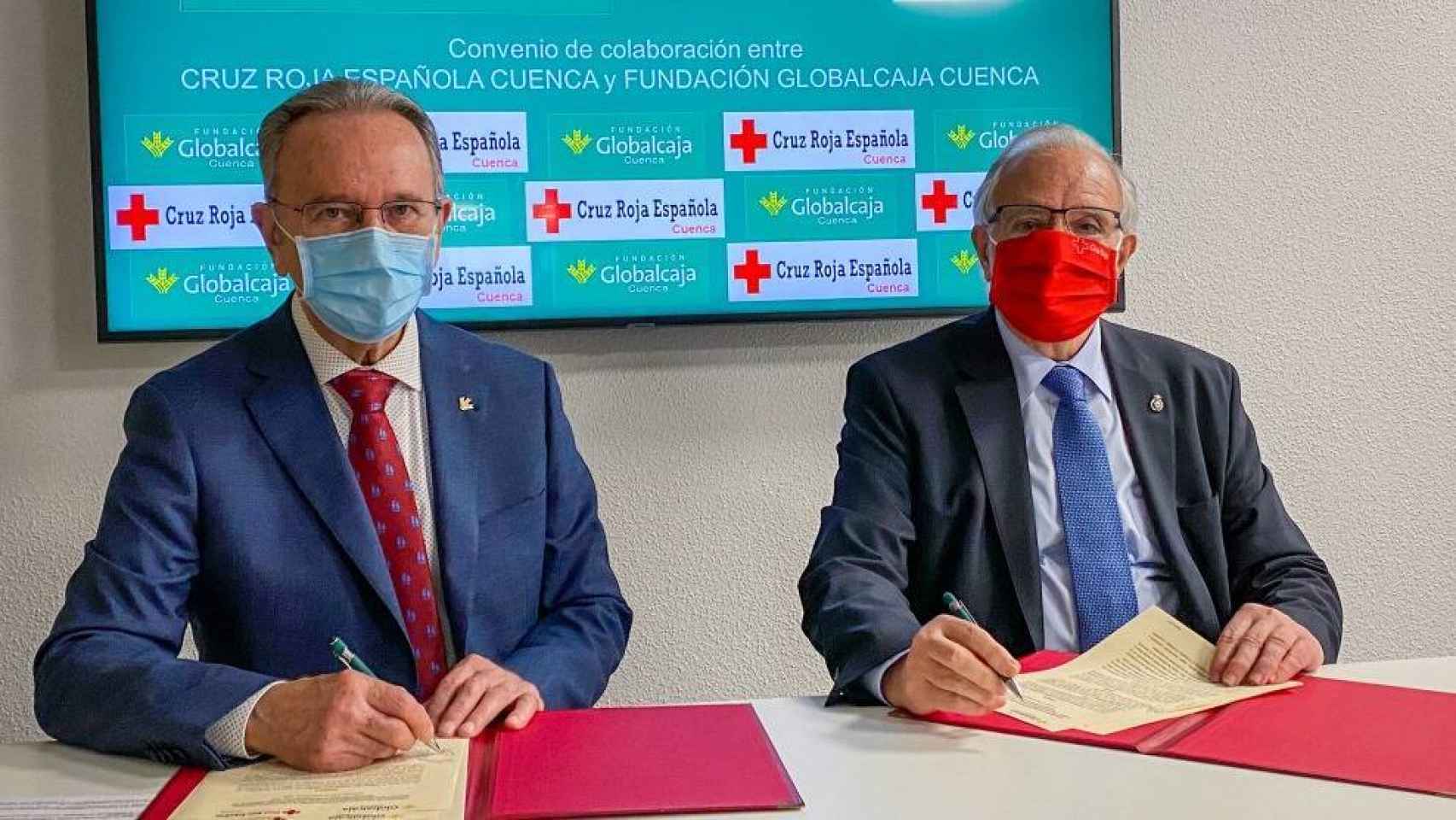 Carlos de la Sierra, presidente de Globalcaja, y Pedro Roca, presidente de Cruz Roja Cuenca