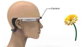 Este dispositivo similar a las Google Glass estimula el olfato y sirve como terapia para la demencia.