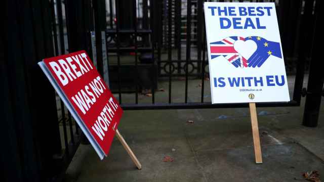 Carteles contra el 'brexit' en Downing Street, Londres