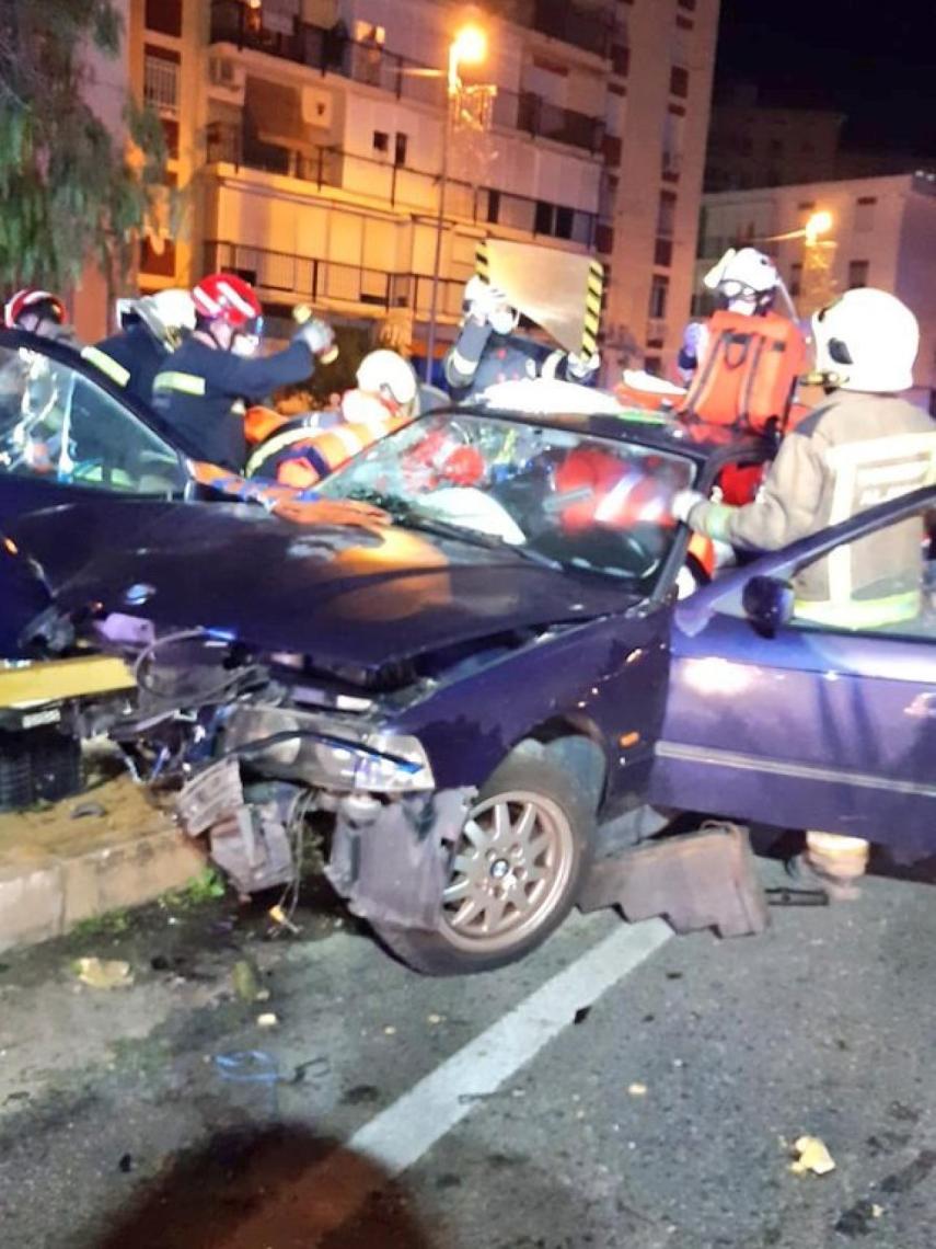 Restos del coche que sufrió el brutal accidente en el que una mujer perdió la vida.