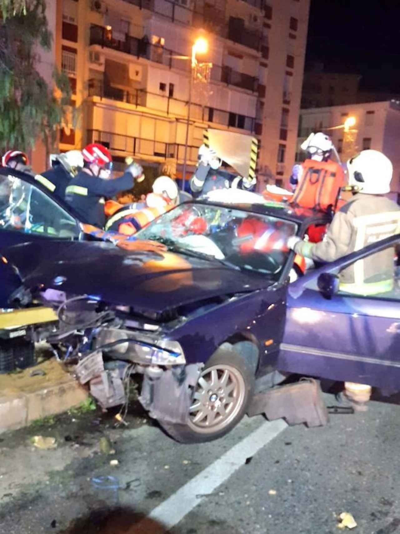 Restos del coche que sufrió el brutal accidente en el que una mujer perdió la vida.