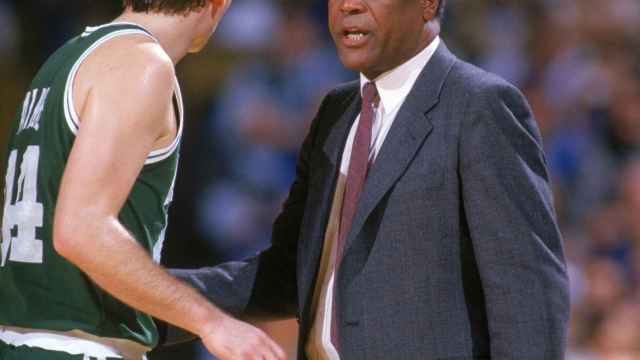 K.C. Jones como entrenador de los Boston Celtics