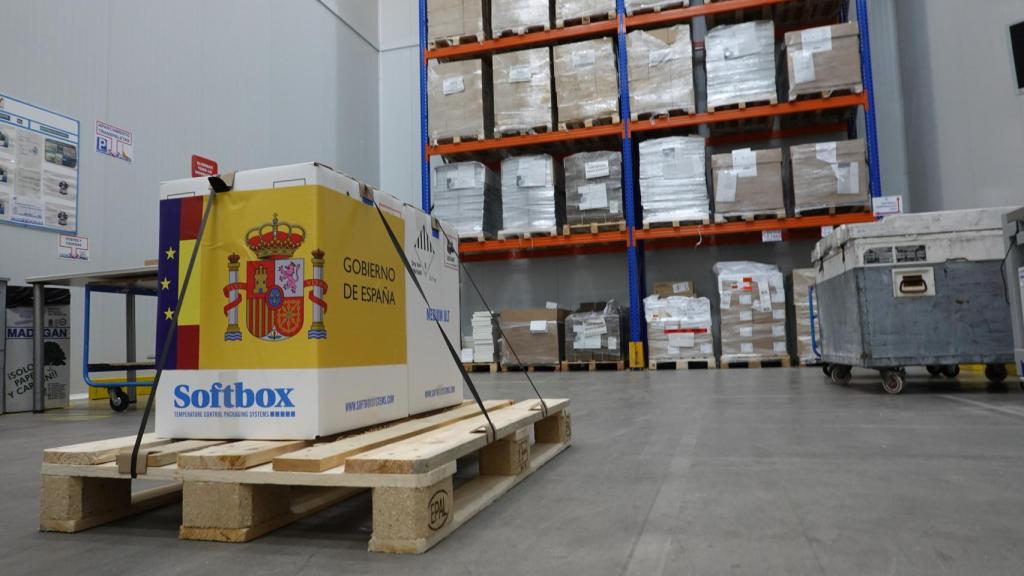 Primeros lotes de la vacuna a su llegada a España.