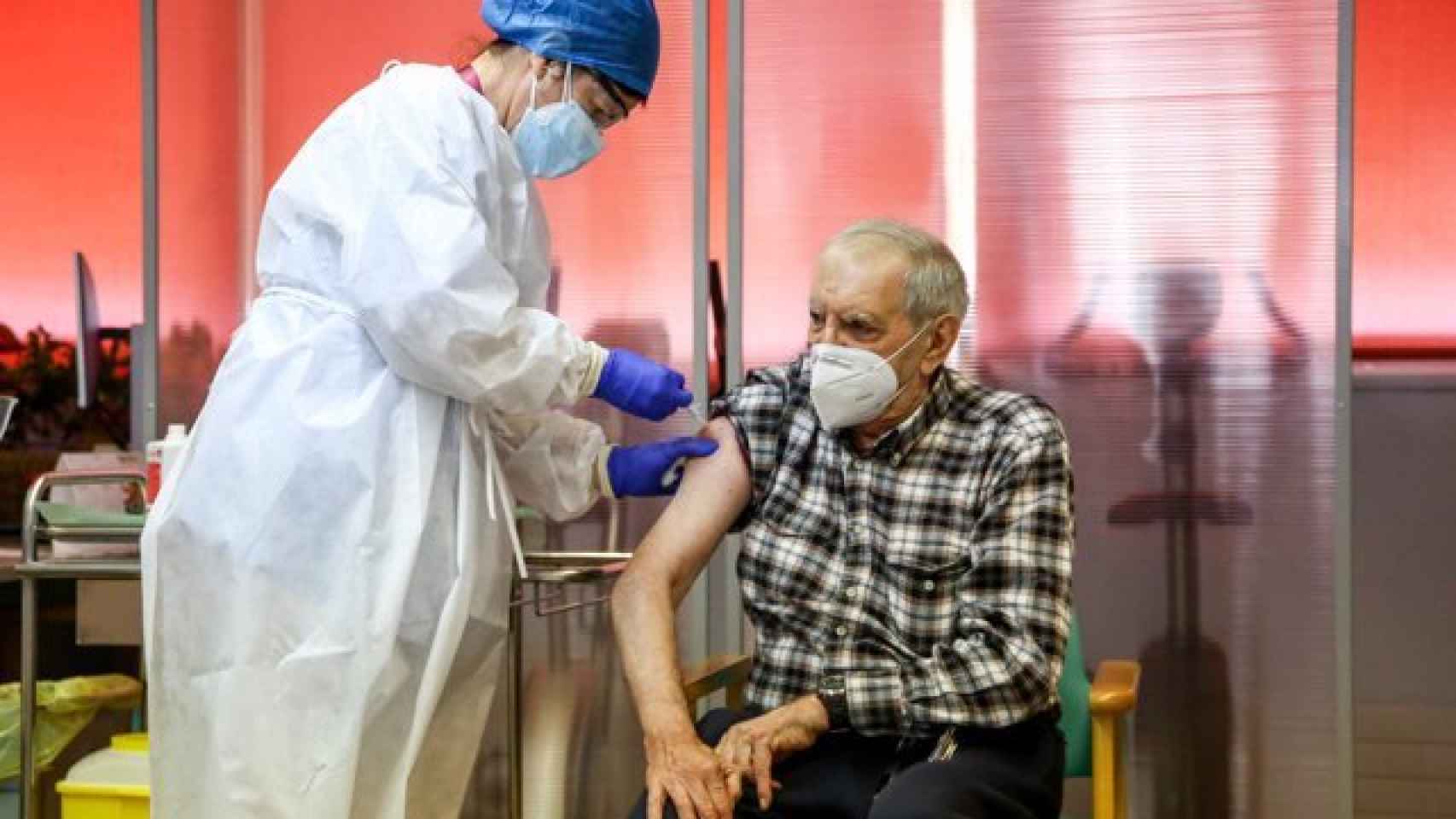 Nicanor, el primer vacunado en Madrid y cuyo apellido se niega a facilitar su residencia