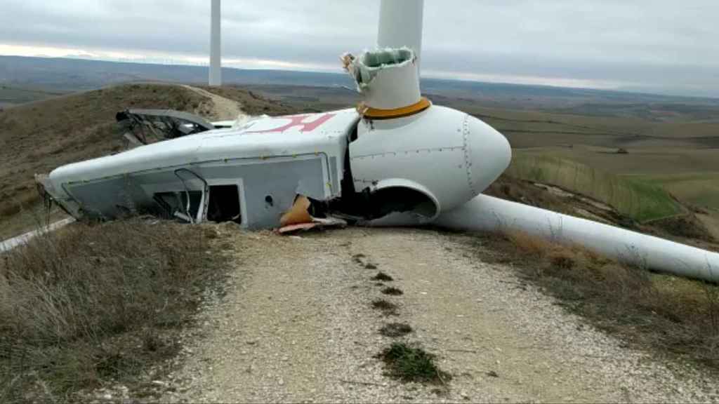 Se rompe por la mitad un aerogenerador de EDPR en un parque eólico de Burgos
