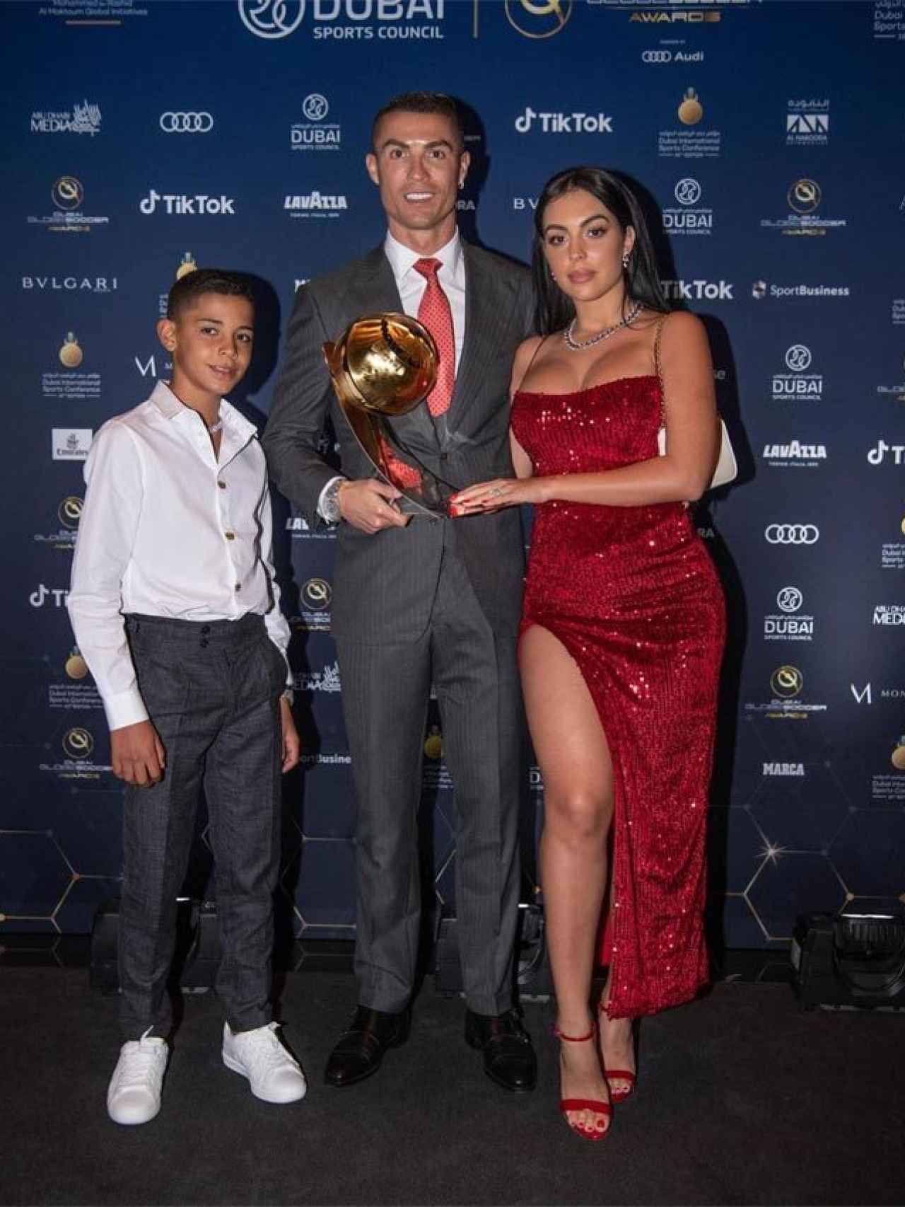Georgina Rodríguez, Cristiano Ronaldo y Cristiano Junior en Dubái.