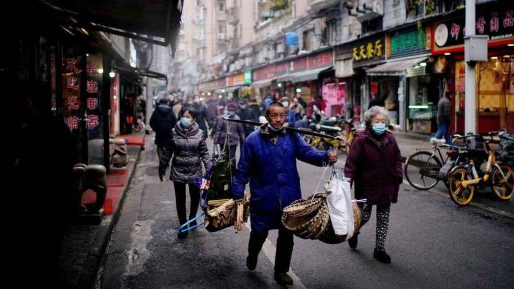 Las calles de Wuhan un año después de la pandemia.