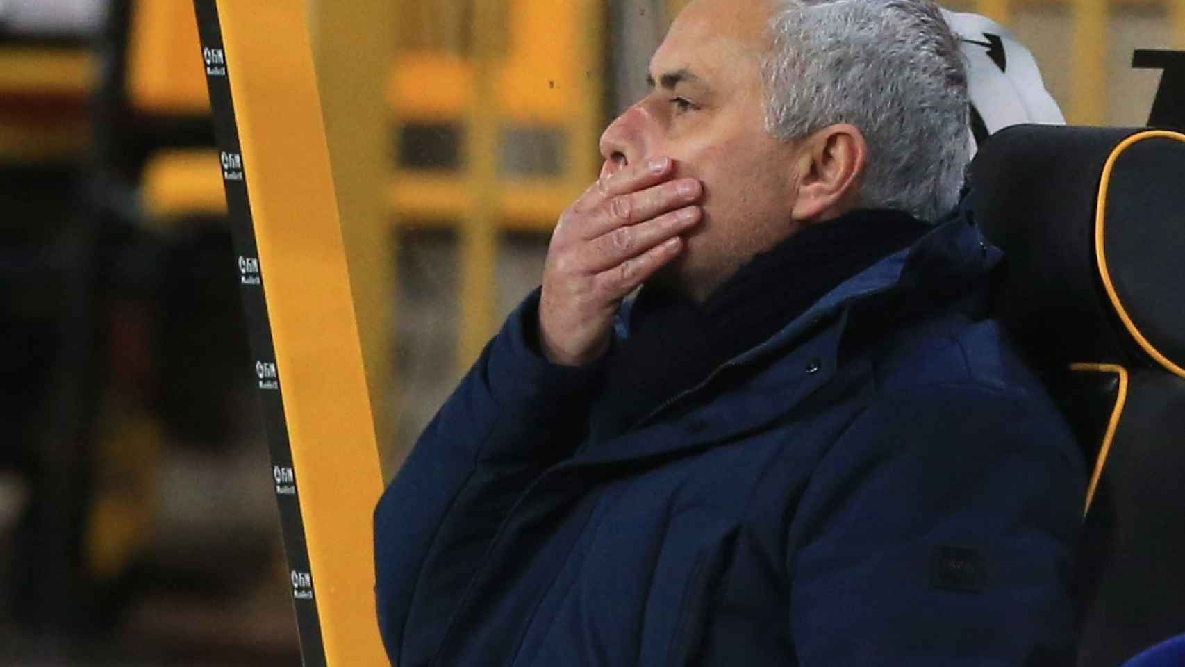 Mourinho en el banquillo