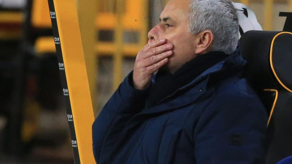 Mourinho, en el banquillo