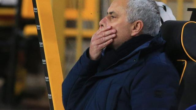 Mourinho en el banquillo