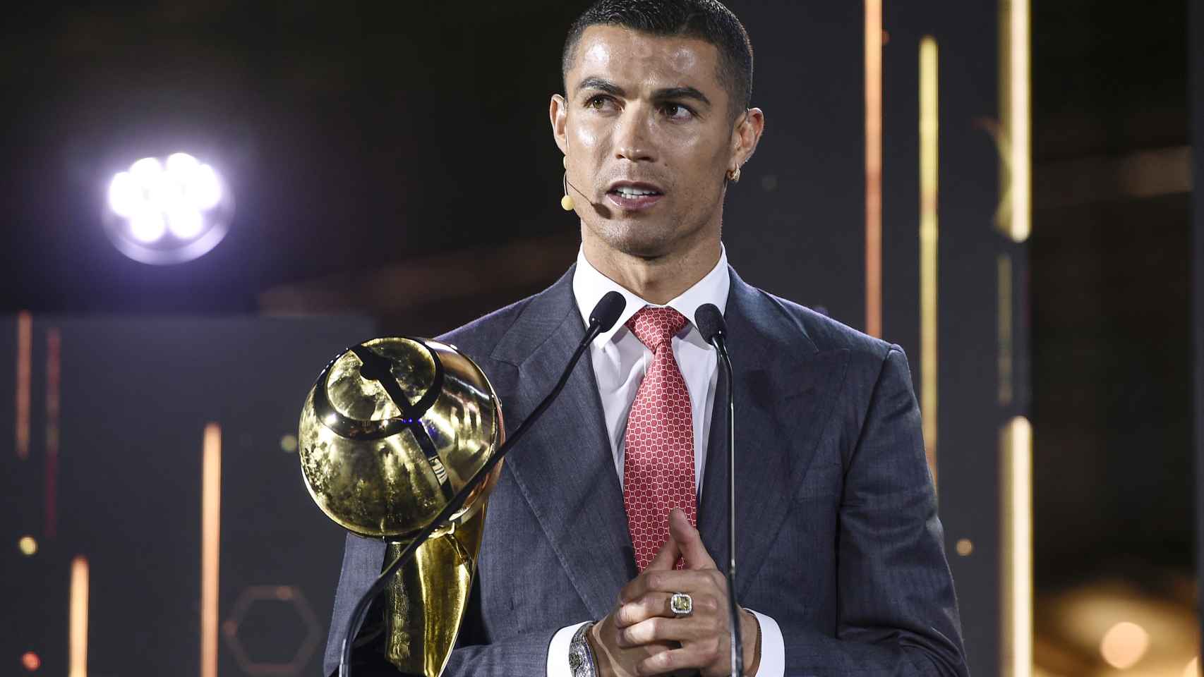 Cristiano Ronaldo recibe el Globe Soccer Award
