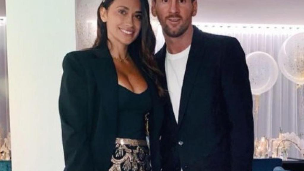 El beso de Leo Messi y Antonela Roccuzzo para recibir el ...