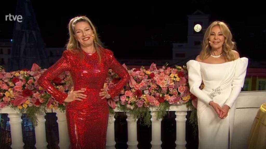Anne Igartuburu y Ana Obregón, en las campanadas de TVE.