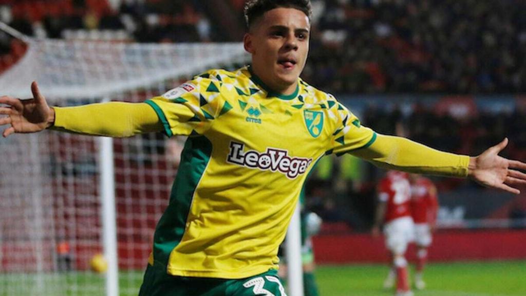 Max Aarons, en un partido del Norwich