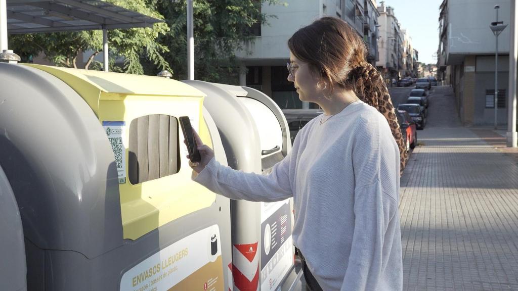 El ODS 12 nos invita a reciclar y separar residuos para construir un mundo más sostenible