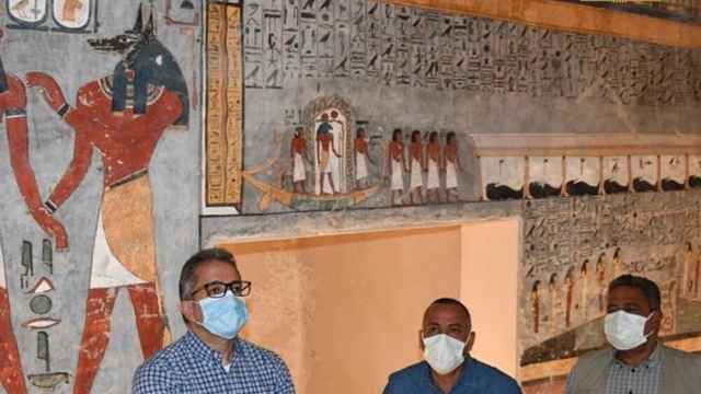 Las autoridades egipcias durante la reapertura de la tumba de Ramsés I.