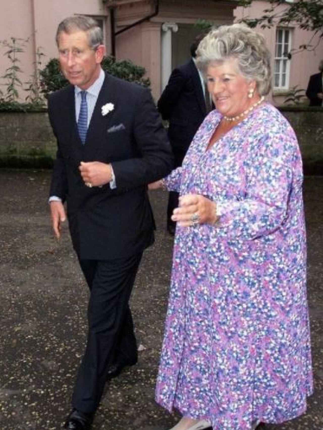 El príncipe Carlos y Lady Mary Colman, en una foto compartida en redes sociales.
