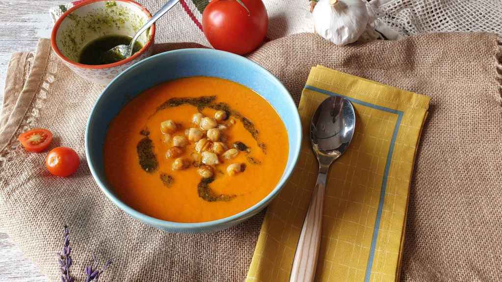 Sopa de tomate y garbanzos
