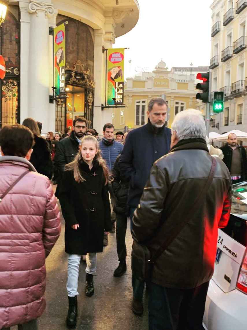 El rey Felipe y la princesa Leonor el día 3 de enero de 2020 en la plaza Jacinto Benavente de Madrid.