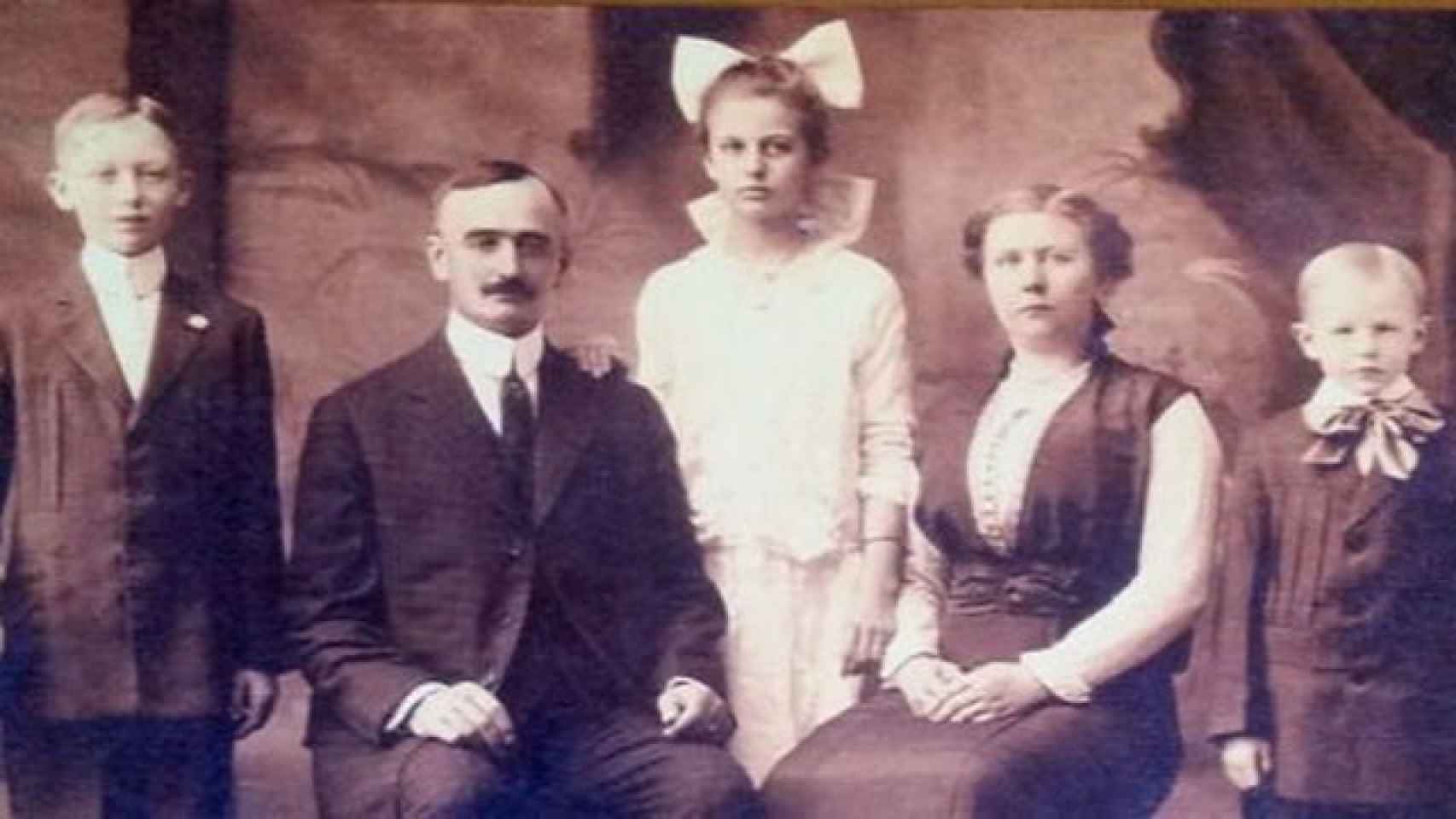 La familia de Friedrich Trump. De izquierda a derecha: Fred (padre de Donald), Friedrich, Elizabeth, Elizabeth Christ (abuela de Donald) y John.