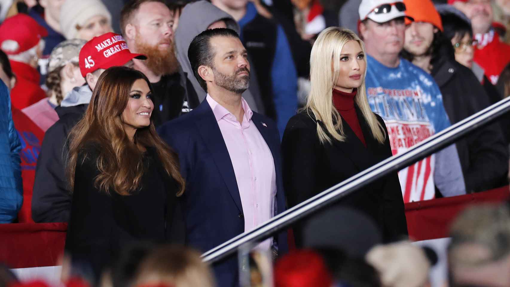 De izquierda a derecha Kimberly Guilfoyle, Donald Trump Jr. e Ivanka Trump, durante la pasada campaña de su padre.
