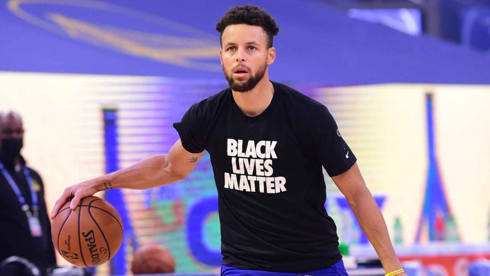 Stephen Curry, con una camiseta con el lema 'Black Lives Matter'