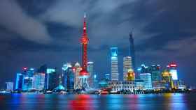 China está liderando la apuesta mundial por el 5G y por la inteligencia artificial. En la imagen, panorámica del distrito financiero de Shanghái. Foto: Li Yang para Unsplash.