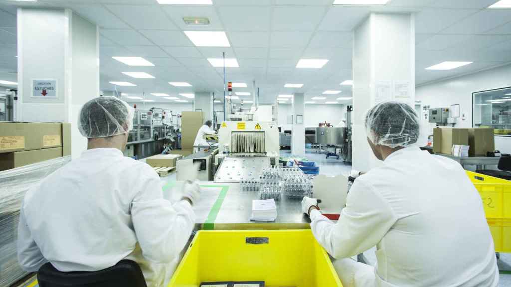 La planta de San Sebastián de los Reyes cuenta con 1.370 empleados y rellenará lo viales de la vacuna de Moderna.