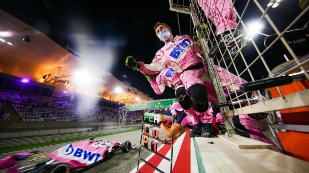 'Checo' Perez cruza la meta de Bahrein