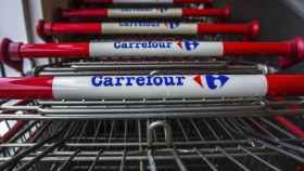 Carros de compra en un supermercado Carrefour.