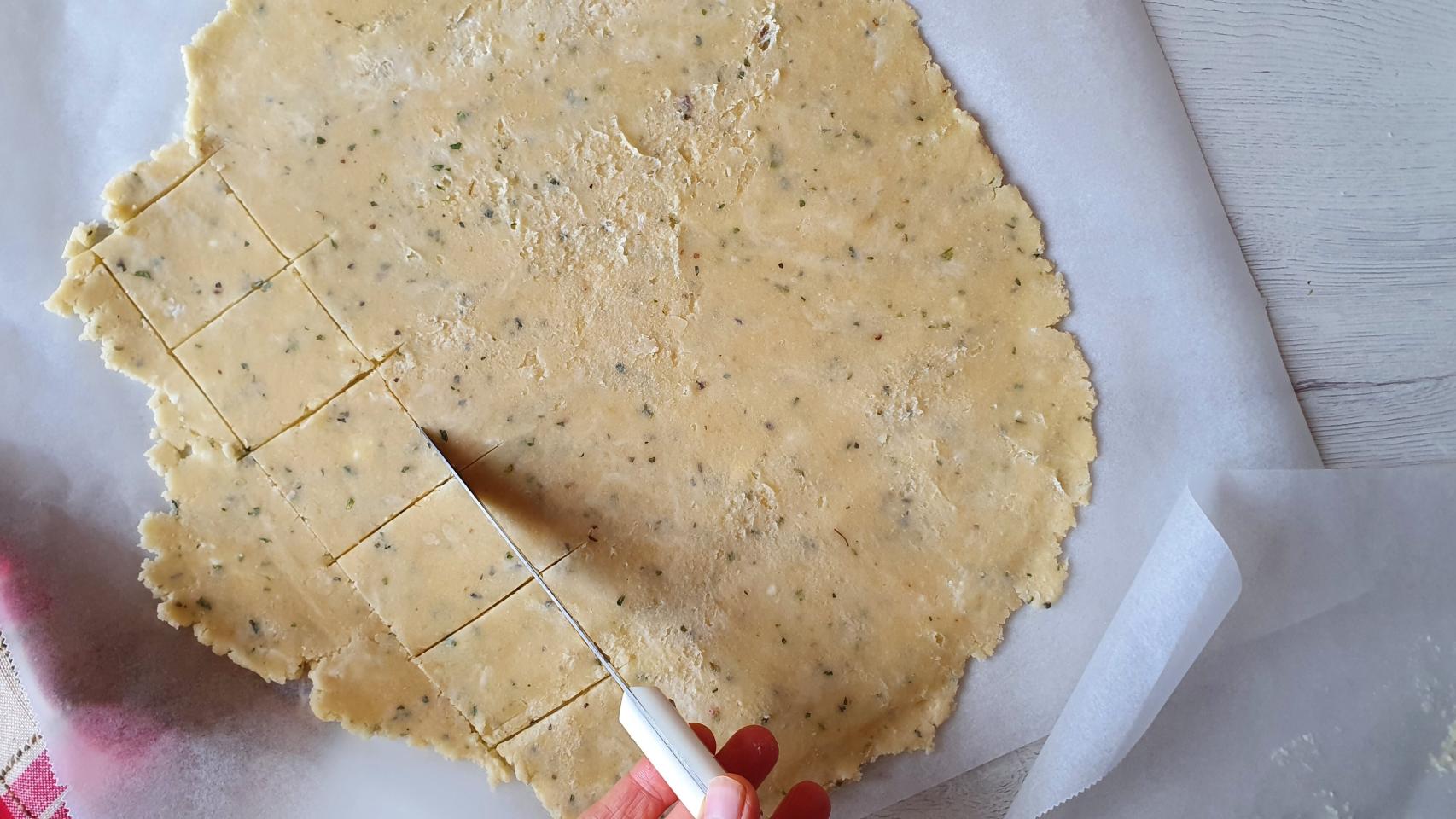 Galletas saladas crackers, receta de picoteo fácil de preparar