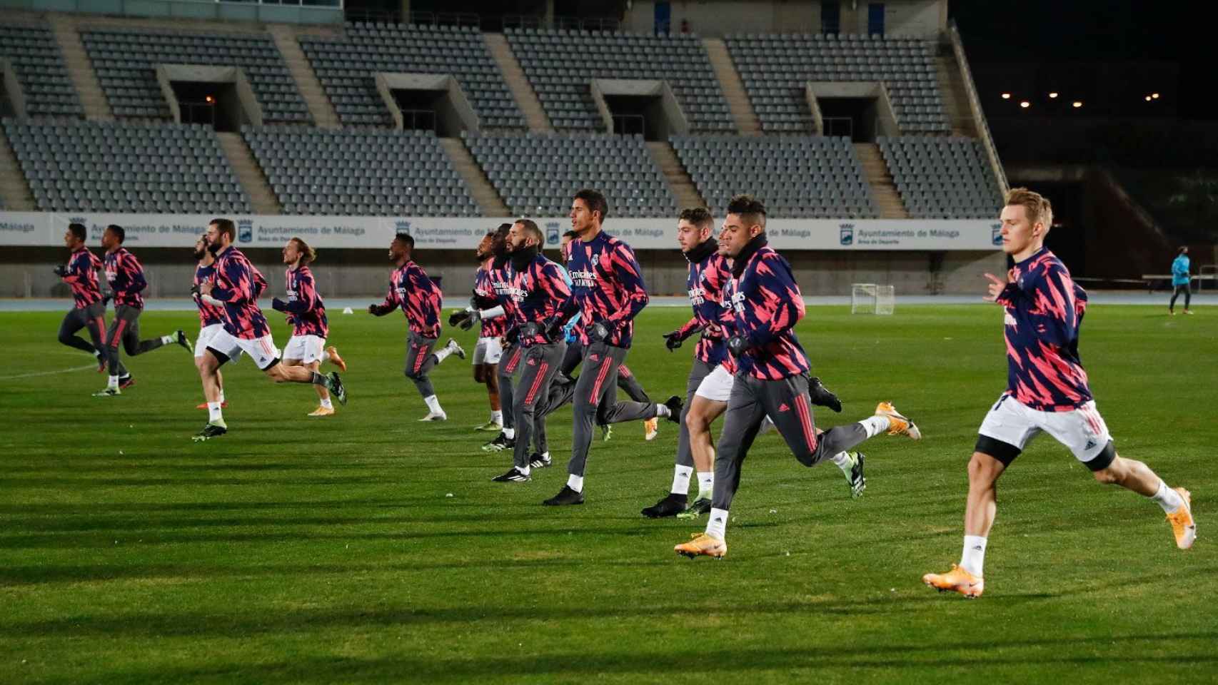 Carrera de los jugadores del Real Madrid en el entrenamiento preparatorio de la Supercopa de España