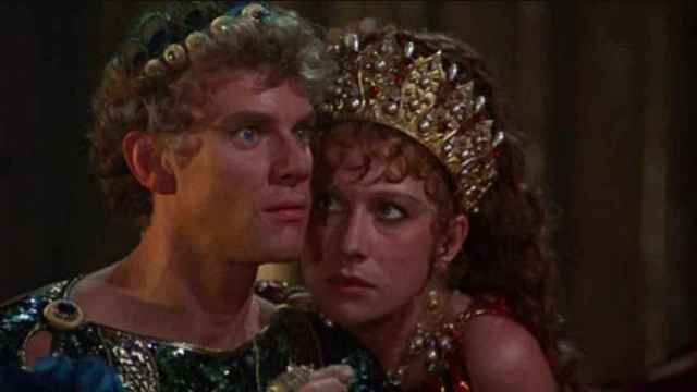 Malcolm McDowell y Helen Mirren en la película 'Calígula', en la que se retrata al emperador como un adicto al sexo.