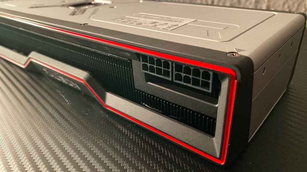 Las Radeon RX 6800 no sólo son gruesas y pesadas, también necesitan mucha energía