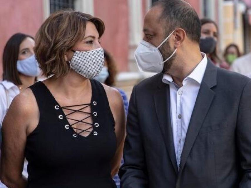 El vicepresidente primero del Congreso, Alfonso Gómez de Celis, y la secretaria general del PSOE-A, Susana Díaz.