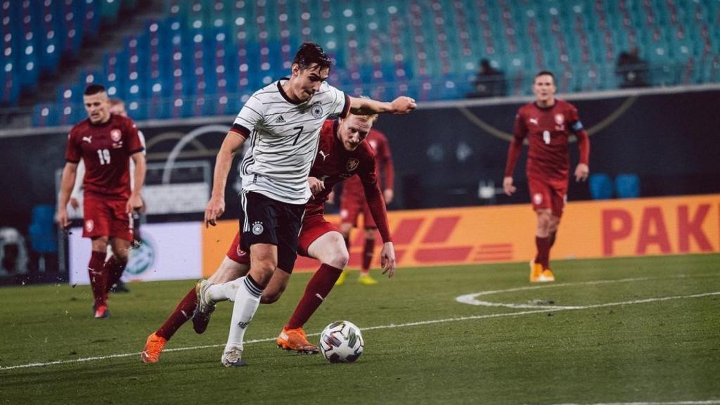 Neuhaus jugando con la selección alemana