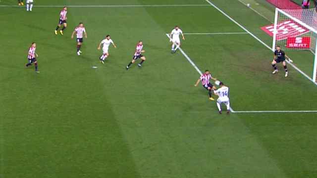 Posición legal de Benzema en el gol al Athletic Club
