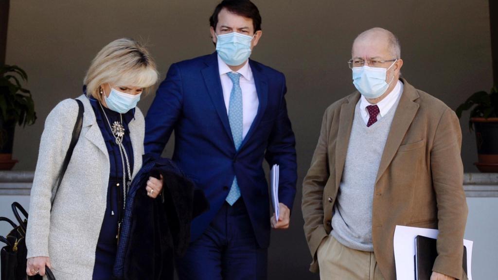 Alfonso Fernández Mañueco junto a Francisco Igea y la consejera de Sanidad, Verónica Casado.