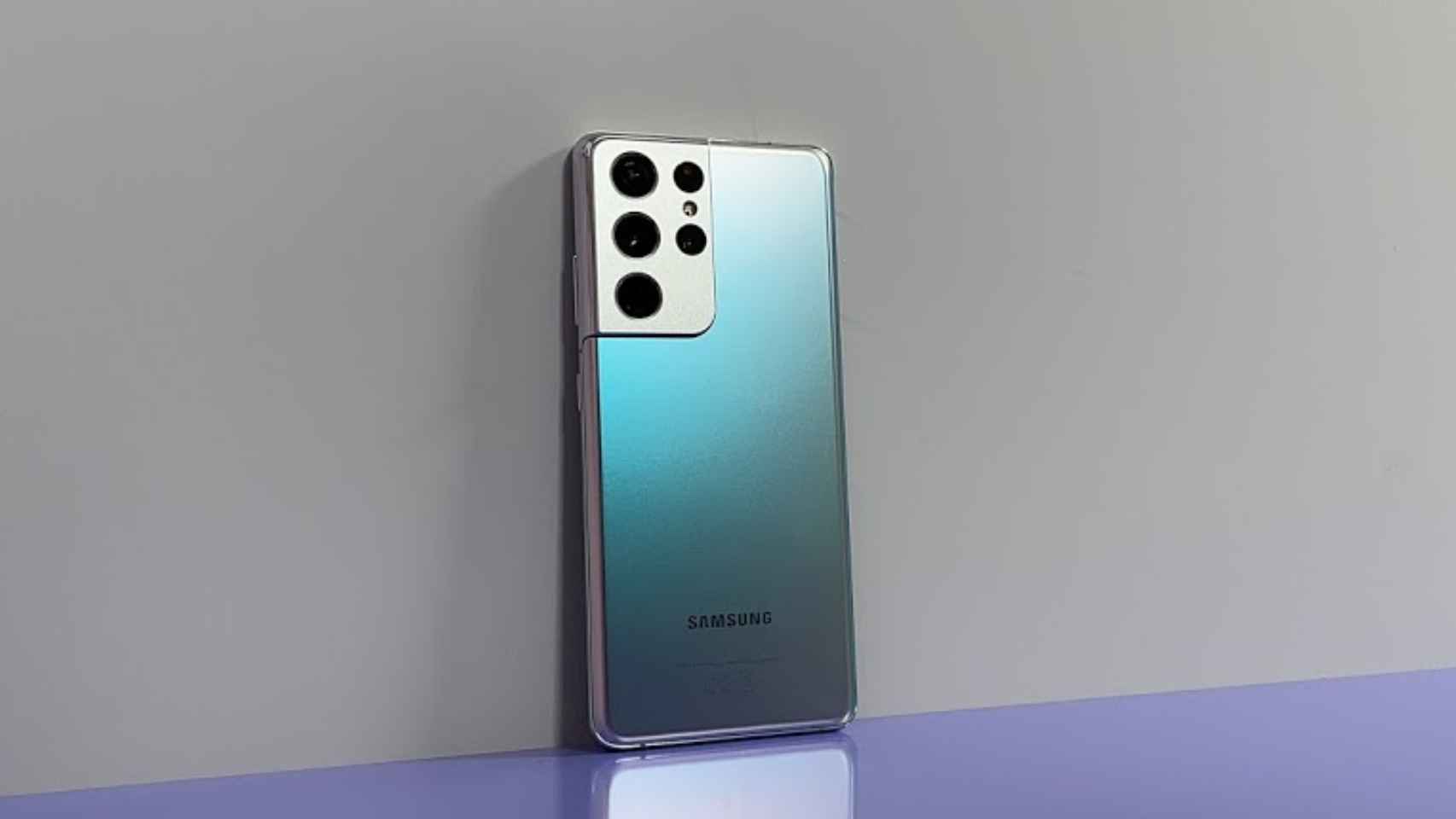 El Samsung Galaxy S21 Ultra, el mayor de los tres.