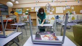 Limpieza de una clase de Infantil.