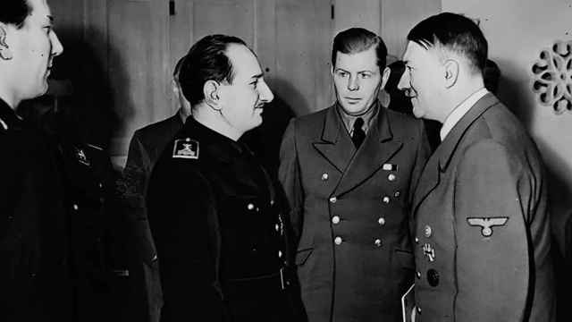 José Luis Arrese durante un encuentro con Adolf Hitler el 22 de enero de 1943.