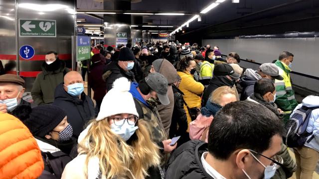 La estación de Tres Olivos, este viernes a las 6:55 horas.