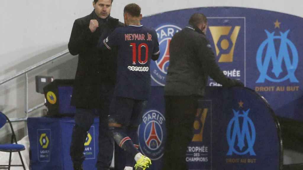 Pochettino y Neymar durante el partido del PSG