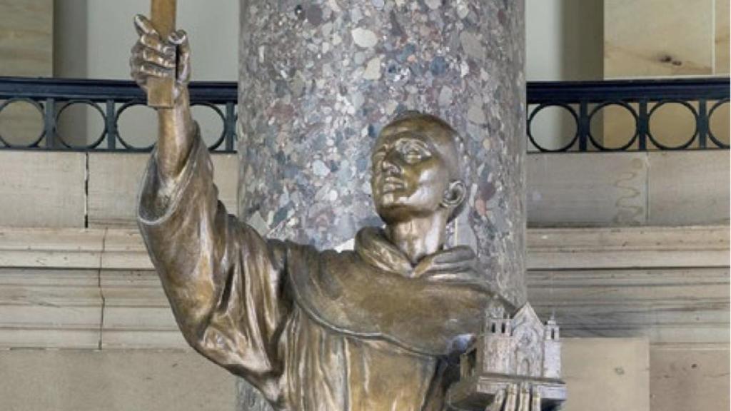 Estatua de Fray Junípero Serra.