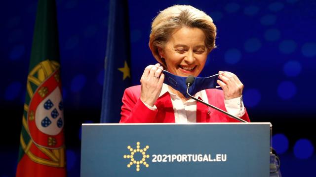 La presidenta de la Comisión, Ursula von der Leyen, durante su rueda de prensa este viernes en Lisboa