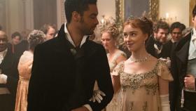 Simon y Daphne en 'Los Bridgerton'.
