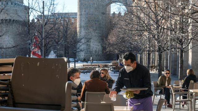 Una terraza en la Plaza de Santa Teresa de Ávila este viernes.