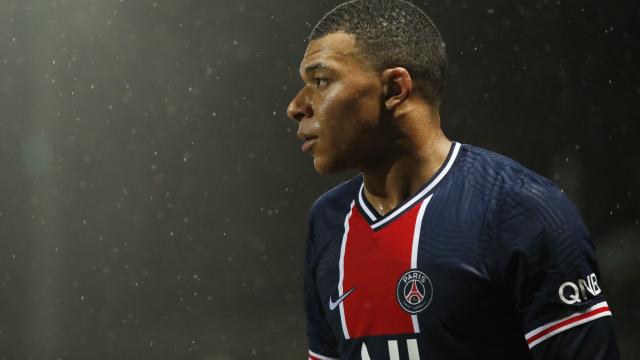 Kylian Mbappé, en un partido del PSG durante la temporada 2020/2021