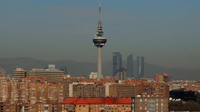 Imagen de archivo de la tradicional boina de contaminación de Madrid.